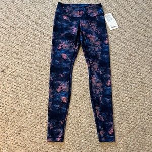 Lululemon Wunder Under. Sz 6 Blue/pink floral NWT